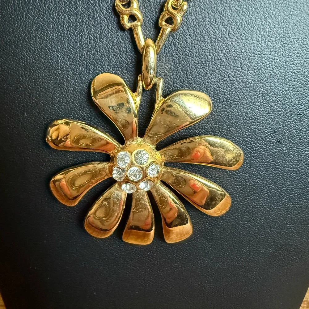 Gold Flower Pendant Necklace with Sparkling Center and Thick Chain - Picture 3 of 9